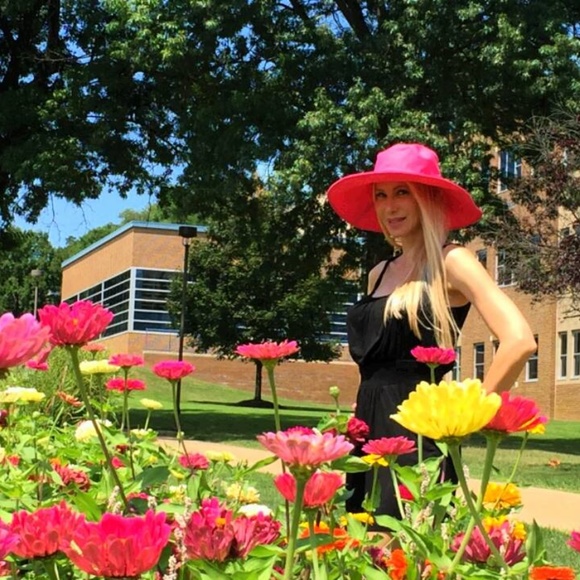 Meet your Posher, Carolyn - Picture 12 of 16